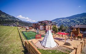 Alpina Zillertal . Family Lifestyle Kinderhotel